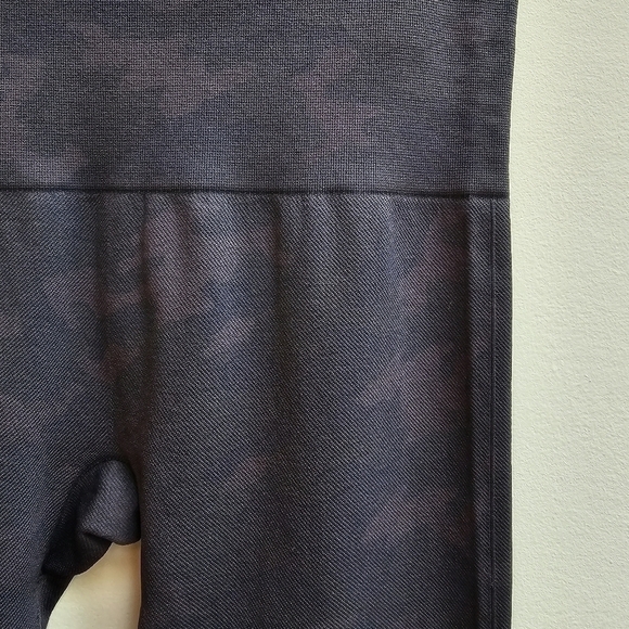 BAGATELLE Collection High Rise Leggings in Muted Camo, Size Medium - Picture 7 of 8